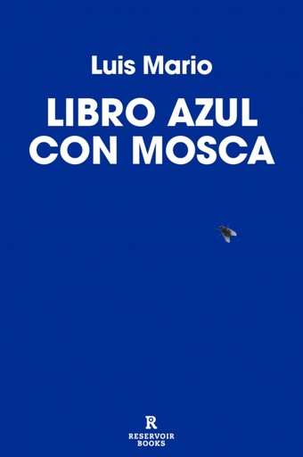 Libro azul con mosca